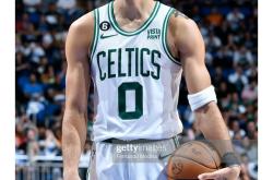 塔图姆险胜魔术，连续三场30+关键表现点燃全场！